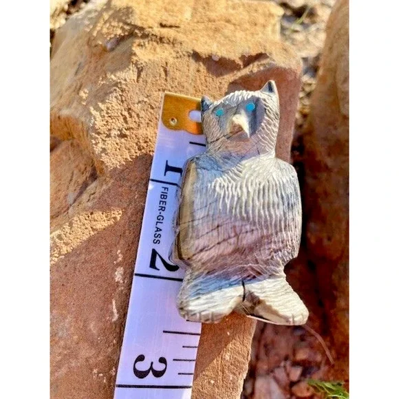 Zuni Standing Bear Fetish 2.5" x 1.25" Marble with Turquoise Eyes Hand Carved - Picture 7 of 8